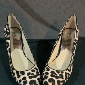 Brand new leopard pumps